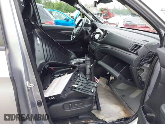 2019 Honda Passport EX-L with VIN 5FNYF8H54KB007201, listed as a IAAI auction lot 42502570 with 55,560 mi miles and . Bid and sale history available at DreamBid. Image 5.