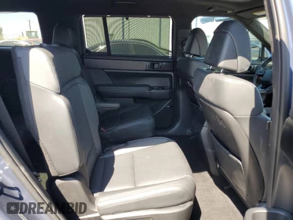 2025 Hyundai Santa Fe Calligraphy с VIN 5NMP5DG10SH037428, выставлен на аукционе Copart как лот 69057785 с пробегом 8 149 миль миль и Списание • Salvage title. История ставок и продаж доступна на DreamBid. Изображение 11.
