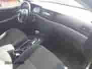 2008 Toyota Corolla CE z VIN 2T1BR32EX8C901032, wystawiony jako IAAI lot #43244089 z przebiegiem 188 152 mil mil oraz . Historia ofert i sprzedaży dostępna na DreamBid. Obrazek 5.