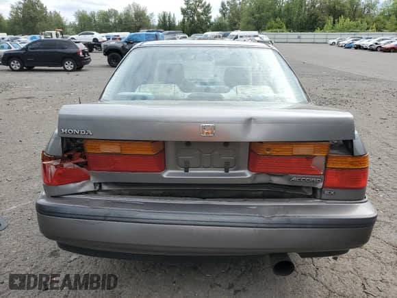 1990 Honda Accord EX z VIN JHMCB7563LC072616, wystawiony jako Copart lot #67892284 z przebiegiem 218 918 mil mil oraz Szkoda całkowita • Salvage title. Historia ofert i sprzedaży dostępna na DreamBid. Obrazek 6.