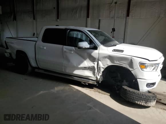 2020 Ram 1500 Big Horn z VIN 1C6RRFFG2LN230528, wystawiony jako Copart lot #68477545 z przebiegiem 83 738 mil mil oraz Szkoda całkowita • Salvage title. Historia ofert i sprzedaży dostępna na DreamBid. Obrazek 4.