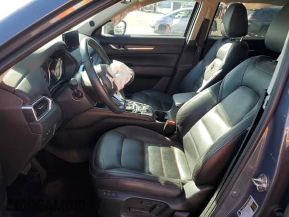 2024 Mazda CX-5 S Carbon Edition z VIN JM3KFBCL2R0518222, wystawiony jako Copart lot #85533705 z przebiegiem Nie podano mil oraz Szkoda całkowita • Salvage title. Historia ofert i sprzedaży dostępna na DreamBid. Obrazek 7.