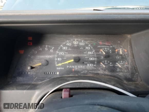 1998 GMC Sierra 1500 z VIN 1GTEC14M7WZ530213, wystawiony jako Copart lot #84455644 z przebiegiem 139 904 mil mil oraz Czysty tytuł • Clean title. Historia ofert i sprzedaży dostępna na DreamBid. Obrazek 9.