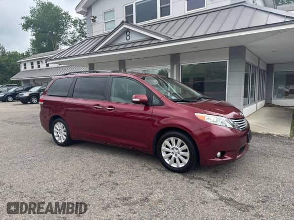 2013 Toyota Sienna XLE с VIN 5TDDK3DC3DS058382, выставлен на аукционе Copart как лот 61403895 с пробегом 276 065 миль миль и Чистый • Clean title. История ставок и продаж доступна на DreamBid. Изображение 1.