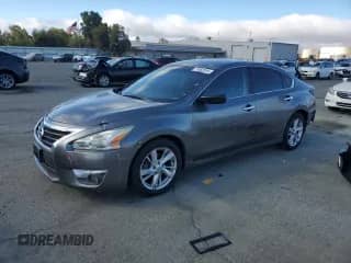 2015 Nissan Altima S с VIN 1N4AL3AP5FC454556, выставлен на аукционе Copart как лот 71663015 с пробегом 125 552 миль миль и Списание • Salvage title. История ставок и продаж доступна на DreamBid. Изображение 1.
