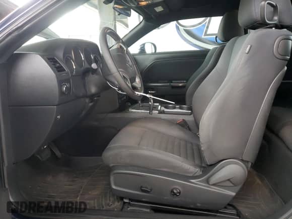 2014 Dodge Challenger SXT с VIN 2C3CDYAG6EH188588, выставлен на аукционе Copart как лот 82005965 с пробегом 102 435 миль миль и Списание • Salvage title. История ставок и продаж доступна на DreamBid. Изображение 7.