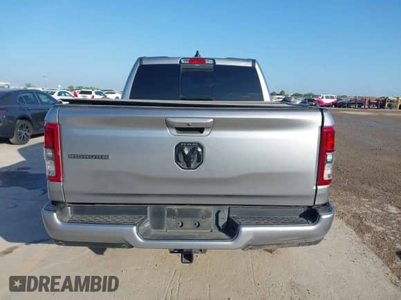 2022 Ram 1500 Big Horn z VIN 1C6RREFG8NN274448, wystawiony jako IAAI lot #43091844 z przebiegiem 90 185 mil mil oraz . Historia ofert i sprzedaży dostępna na DreamBid. Obrazek 16.