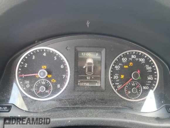 2017 Volkswagen Tiguan S с VIN WVGAV7AX8HK031860, выставлен на аукционе Copart как лот 70430525 с пробегом 132 750 миль миль и Чистый • Clean title. История ставок и продаж доступна на DreamBid. Изображение 9.