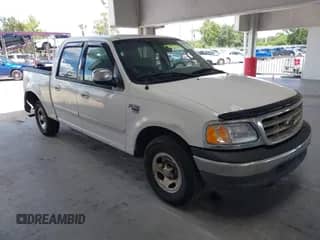 2002 Ford F-150 XLT с VIN 1FTRW07L82KB90613, выставлен на аукционе IAAI как лот 42979012 с пробегом 285 440 миль миль и . История ставок и продаж доступна на DreamBid. Изображение 1.