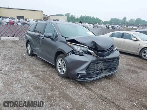 2025 Toyota Sienna XLE z VIN 5TDJSKFC1SS158438, wystawiony jako IAAI lot #42432981 z przebiegiem 6 411 mil mil oraz . Historia ofert i sprzedaży dostępna na DreamBid. Obrazek 1.