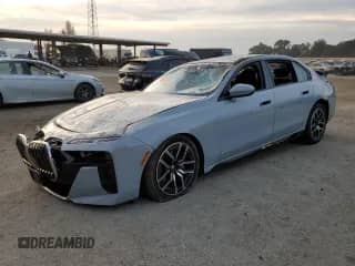 2024 BMW 7 Series 740i xDrive с VIN WBA33EH05RCS18269, выставлен на аукционе Copart как лот 84739554 с пробегом 15 753 миль миль и Списание • Salvage title. История ставок и продаж доступна на DreamBid. Изображение 1.