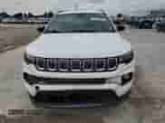 2022 Jeep Compass Latitude z VIN 3C4NJCBB8NT138205, wystawiony jako Copart lot #60247585 z przebiegiem 51 703 mil mil oraz Szkoda całkowita • Salvage title. Historia ofert i sprzedaży dostępna na DreamBid. Obrazek 5.