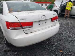 2008 Hyundai Sonata SE z VIN 5NPEU46CX8H317995, wystawiony jako IAAI lot #43441426 z przebiegiem 106 460 mil mil oraz . Historia ofert i sprzedaży dostępna na DreamBid. Obrazek 6.