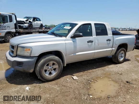 2008 Dodge Dakota SXT with VIN 1D7HE38K78S570062, listed as a Copart auction lot 58592285 with 196,328 mi miles and Salvage title. Bid and sale history available at DreamBid. Image 1.