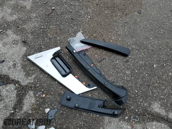 2024 Cadillac Escalade 4WD Premium Luxury with VIN 1GYS4BKL3RR336602, listed as a Copart auction lot 86166724 with 6,046 mi miles and Salvage title. Bid and sale history available at DreamBid. Image 13.