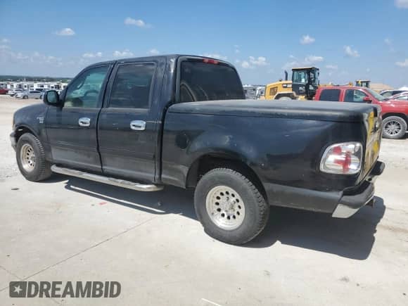 2002 Ford F-150 XLT с VIN 1FTRW07L22KB04146, выставлен на аукционе Copart как лот 69320515 с пробегом 189 839 миль миль и Списание • Salvage title. История ставок и продаж доступна на DreamBid. Изображение 2.