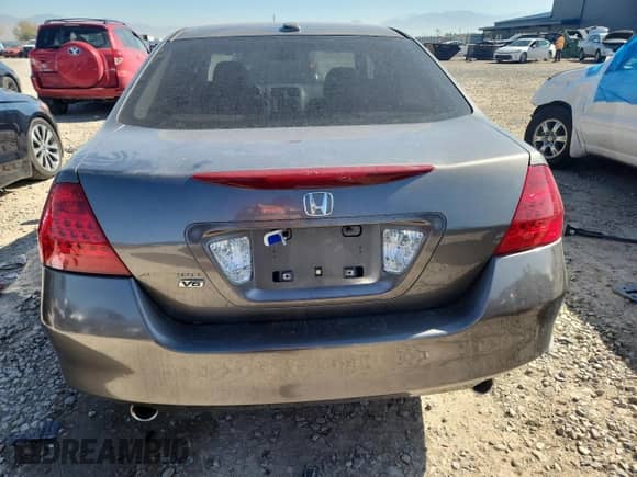 2006 Honda Accord EX-L z VIN 1HGCM66886A026268, wystawiony jako Copart lot #85163065 z przebiegiem 199 367 mil mil oraz Szkoda całkowita • Salvage title. Historia ofert i sprzedaży dostępna na DreamBid. Obrazek 6.
