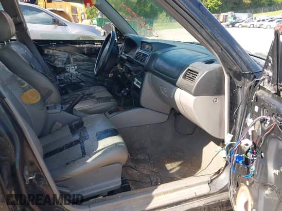 1998 Subaru Forester S with VIN JF1SF655XWH757664, listed as a IAAI auction lot 42175915 with Not provided miles and . Bid and sale history available at DreamBid. Image 5.