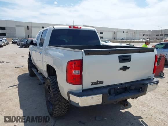 2012 Chevrolet Silverado 1500 LTZ z VIN 3GCPKTE71CG232543, wystawiony jako IAAI lot #42803535 z przebiegiem 154 377 mil mil oraz . Historia ofert i sprzedaży dostępna na DreamBid. Obrazek 3.
