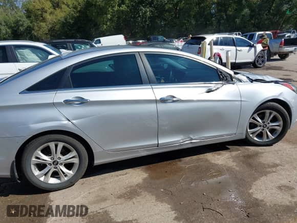 2013 Hyundai Sonata SE with VIN 5NPEC4AC8DH616471, listed as a IAAI auction lot 43320229 with 167,331 mi miles and . Bid and sale history available at DreamBid. Image 6.
