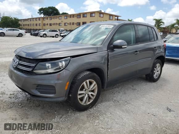 2013 Volkswagen Tiguan SE z VIN WVGAV3AX4DW581925, wystawiony jako Copart lot #55970105 z przebiegiem 115 504 mil mil oraz Czysty tytuł • Clean title. Historia ofert i sprzedaży dostępna na DreamBid. Obrazek 1.