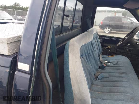 1989 Chevrolet Silverado 1500 с VIN 1GCDC14H6KZ133231, выставлен на аукционе IAAI как лот 43369982 с пробегом 377 214 миль миль и . История ставок и продаж доступна на DreamBid. Изображение 8.