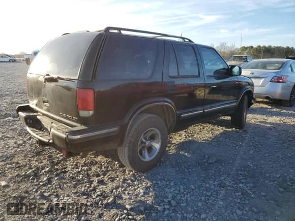 1999 Chevrolet Blazer LS z VIN 1GNCS13W7X2131753, wystawiony jako Copart lot #46428975 z przebiegiem 161 307 mil mil oraz Szkoda całkowita • Salvage title. Historia ofert i sprzedaży dostępna na DreamBid. Obrazek 3.