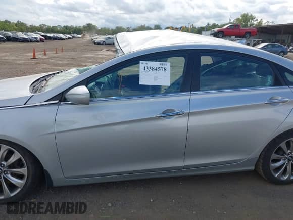 2011 Hyundai Sonata SE with VIN 5NPEC4AC7BH114905, listed as a IAAI auction lot 43384578 with 176,361 mi miles and . Bid and sale history available at DreamBid. Image 14.