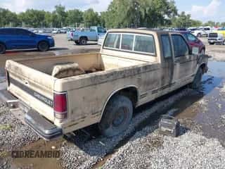1983 Chevrolet S-10 с VIN 1GCCS14B6D0141914, выставлен на аукционе IAAI как лот 43111918 с пробегом 72 649 миль миль и . История ставок и продаж доступна на DreamBid. Изображение 4.