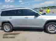 2023 Jeep Grand Cherokee Laredo z VIN 1C4RJJAG7P8818021, wystawiony jako IAAI lot #42735525 z przebiegiem 49 029 mil mil oraz . Historia ofert i sprzedaży dostępna na DreamBid. Obrazek 13.