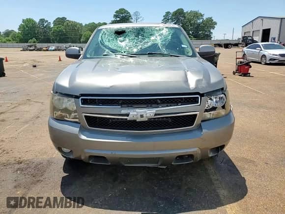 2008 Chevrolet Tahoe LTZ с VIN 1GNFC13J18R108007, выставлен на аукционе Copart как лот 58102505 с пробегом 270 847 миль миль и Чистый • Clean title. История ставок и продаж доступна на DreamBid. Изображение 14.