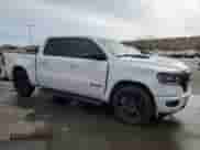 2022 Ram 1500 Laramie z VIN 1C6RREJM5NN185255, wystawiony jako Copart lot #46445395 z przebiegiem 46 411 mil mil oraz Szkoda całkowita • Salvage title. Historia ofert i sprzedaży dostępna na DreamBid. Obrazek 4.