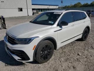 2022 Volkswagen Tiguan SE R-Line Black z VIN 3VV8B7AX3NM086718, wystawiony jako Copart lot #85096255 z przebiegiem 47 525 mil mil oraz Szkoda całkowita • Salvage title. Historia ofert i sprzedaży dostępna na DreamBid. Obrazek 1.