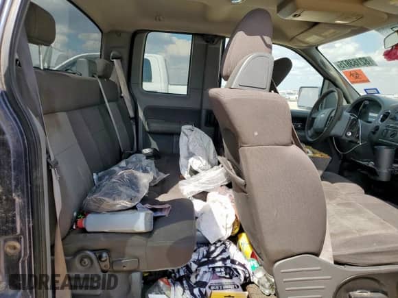 2005 Ford F-150 STX z VIN 1FTRX12W45FB60462, wystawiony jako Copart lot #82183875 z przebiegiem 194 841 mil mil oraz Szkoda całkowita • Salvage title. Historia ofert i sprzedaży dostępna na DreamBid. Obrazek 10.