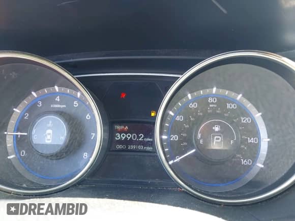 2012 Hyundai Sonata Limited с VIN 5NPEC4AC4CH393571, выставлен на аукционе IAAI как лот 42510310 с пробегом 239 103 миль миль и . История ставок и продаж доступна на DreamBid. Изображение 7.