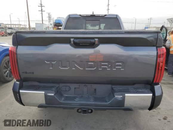 2023 Toyota Tundra SR5 с VIN 5TFLA5DA2PX119857, выставлен на аукционе Copart как лот 67063925 с пробегом 8 600 миль миль и Списание • Salvage title. История ставок и продаж доступна на DreamBid. Изображение 6.