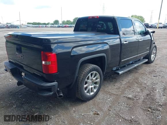 2015 GMC Sierra 1500 Denali z VIN 3GTU2WEC4FG329421, wystawiony jako IAAI lot #42930025 z przebiegiem 102 820 mil mil oraz . Historia ofert i sprzedaży dostępna na DreamBid. Obrazek 4.