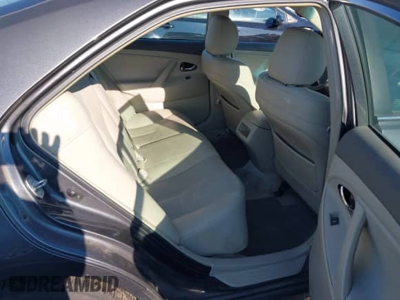 2011 Toyota Camry LE z VIN 4T1BF3EK4BU130650, wystawiony jako IAAI lot #43435857 z przebiegiem 139 001 mil mil oraz . Historia ofert i sprzedaży dostępna na DreamBid. Obrazek 8.