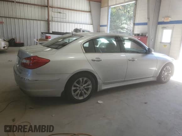 2013 Hyundai Genesis 3.8L z VIN KMHGC4DD1DU227525, wystawiony jako Copart lot #89664145 z przebiegiem 212 530 mil mil oraz Czysty tytuł • Clean title. Historia ofert i sprzedaży dostępna na DreamBid. Obrazek 3.