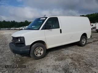 2015 Chevrolet Express Cargo z VIN 1GCWGFCF1F1266929, wystawiony jako Copart lot #63559255 z przebiegiem 136 431 mil mil oraz Szkoda całkowita • Salvage title. Historia ofert i sprzedaży dostępna na DreamBid. Obrazek 1.