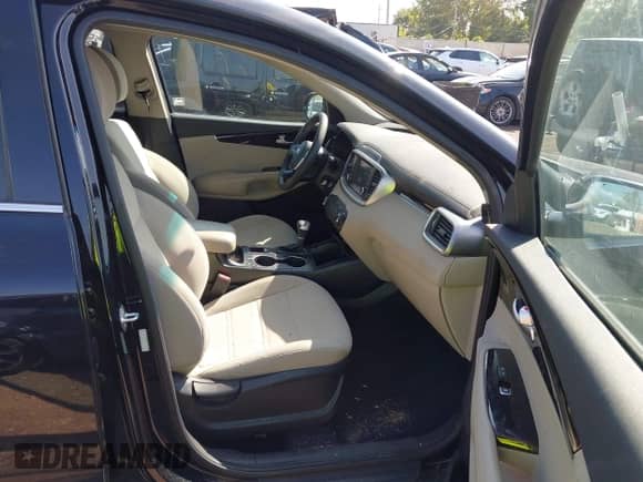 2020 Kia Sorento LX with VIN 5XYPG4A33LG629650, listed as a IAAI auction lot 43142919 with 44,354 mi miles and . Bid and sale history available at DreamBid. Image 5.