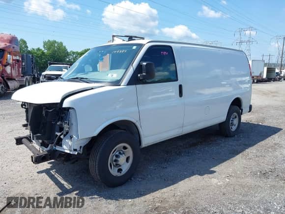 2022 Chevrolet Express Cargo with VIN 1GCWGAFP3N1199384, listed as a IAAI auction lot 42524382 with 28,525 mi miles and . Bid and sale history available at DreamBid. Image 2.