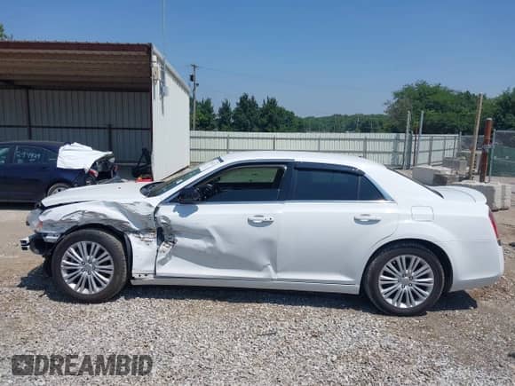 2014 Chrysler 300 с VIN 2C3CCARGXEH308679, выставлен на аукционе IAAI как лот 42833413 с пробегом 141 910 миль миль и . История ставок и продаж доступна на DreamBid. Изображение 13.