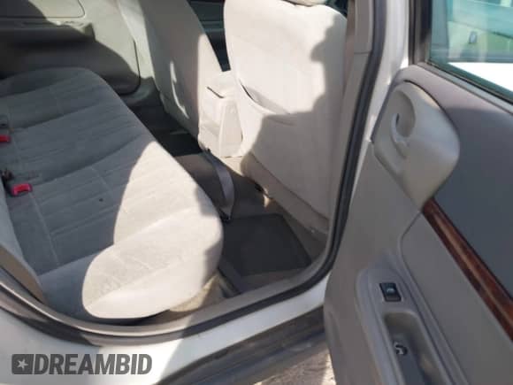 2003 Chevrolet Impala z VIN 2G1WF52E839448472, wystawiony jako IAAI lot #43463440 z przebiegiem 249 425 mil mil oraz . Historia ofert i sprzedaży dostępna na DreamBid. Obrazek 8.