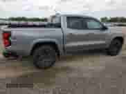 2025 Chevrolet Colorado 4WD Z71 z VIN 1GCPTDEK4S1113938, wystawiony jako Copart lot #54748115 z przebiegiem 2 703 mil mil oraz Szkoda całkowita • Salvage title. Historia ofert i sprzedaży dostępna na DreamBid. Obrazek 3.