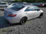 2007 Toyota Camry CE z VIN 4T1BE46K77U515084, wystawiony jako Copart lot #81740135 z przebiegiem Nie podano mil oraz Czysty tytuł • Clean title. Historia ofert i sprzedaży dostępna na DreamBid. Obrazek 3.