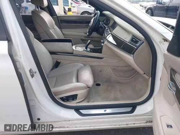 2012 BMW 7 Series 750Li с VIN WBAKB8C58CC963818, выставлен на аукционе IAAI как лот 42346005 с пробегом 189 995 миль миль и . История ставок и продаж доступна на DreamBid. Изображение 5.