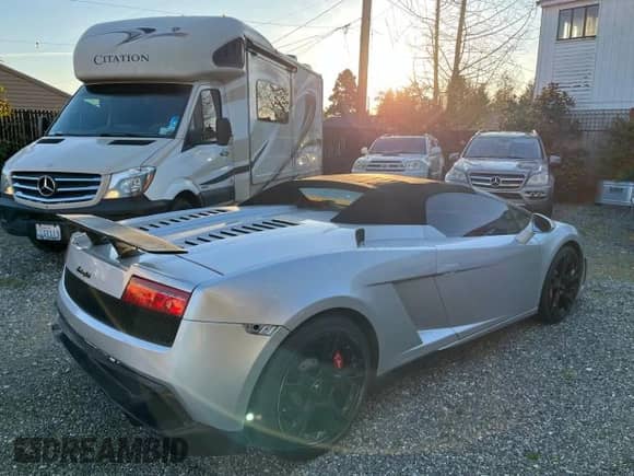 2013 Lamborghini Gallardo with VIN ZHWGU6BZ7DLA12811, listed as a Copart auction lot 42301395 with 35,388 mi miles and Salvage title. Bid and sale history available at DreamBid. Image 4.