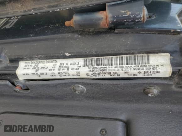 2000 Jeep Wrangler Sport z VIN 1J4FA49S7YP741858, wystawiony jako Copart lot #59058075 z przebiegiem 223 876 mil mil oraz Czysty tytuł • Clean title. Historia ofert i sprzedaży dostępna na DreamBid. Obrazek 13.