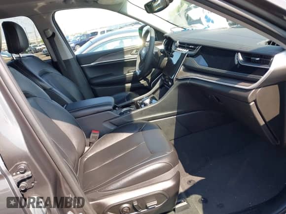 2022 Jeep Grand Cherokee with VIN 1C4RJYB67N8716360, listed as a IAAI auction lot 42464479 with 17,208 mi miles and . Bid and sale history available at DreamBid. Image 5.